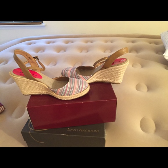 Multicolored straw wedge shoes with brown straps. - Picture 5 of 5